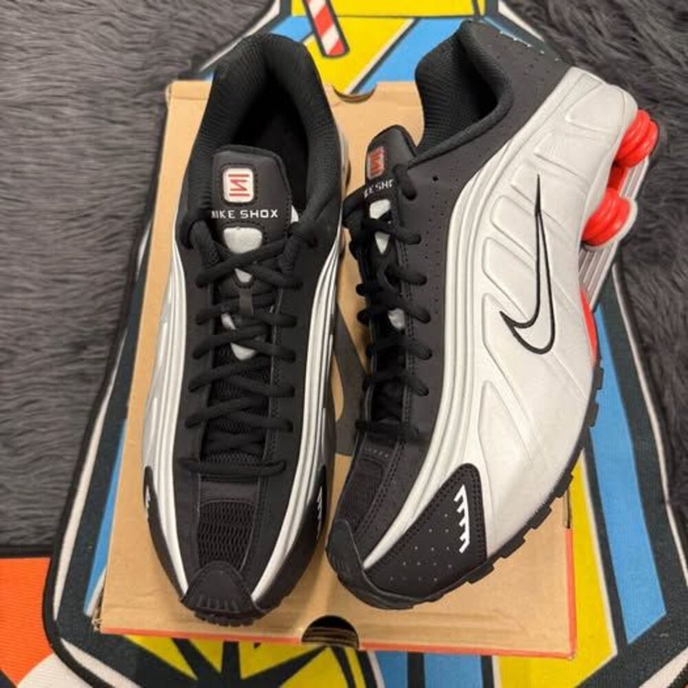 Nike Shox R4 Black Metallic Silver (2025) Size 12M